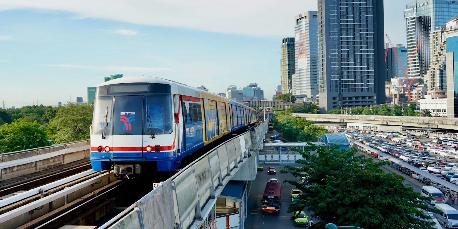 A BTS Skytrain on the elevated track above Bangkok traffic