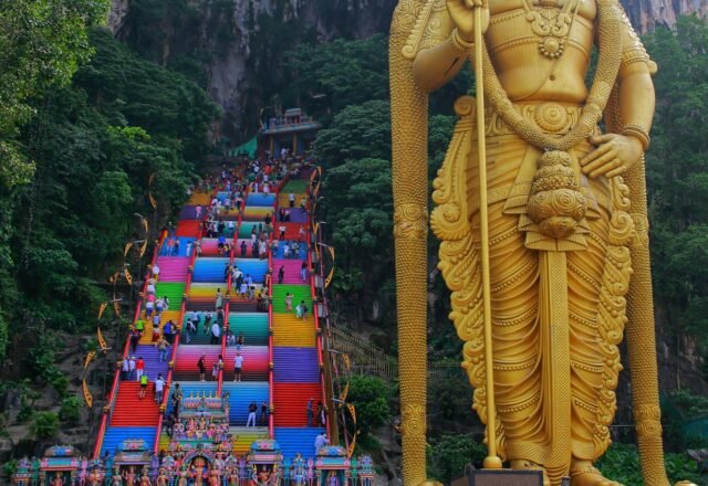 Batu Caves Guide: How to Get There, Dress Code & Tips (2026)
