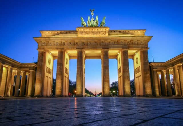 Berlin Travel Guide 2026: Sights, Areas, Transport & Tips