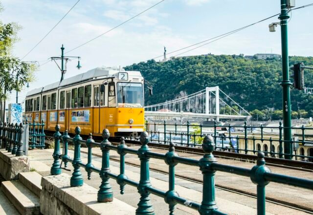 Budapest Airport to City Centre 2026: 100E Bus, Metro & Taxi
