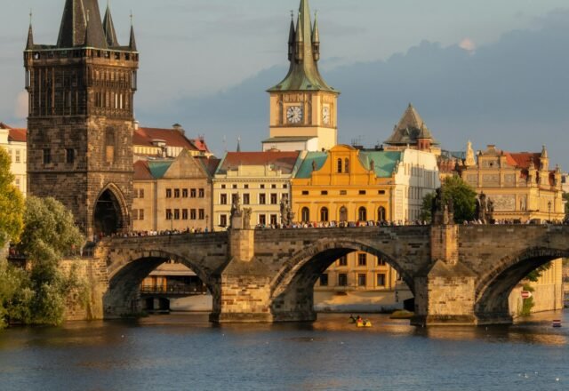 Prague Travel Guide 2026: Sights, Areas, Transport & Tips