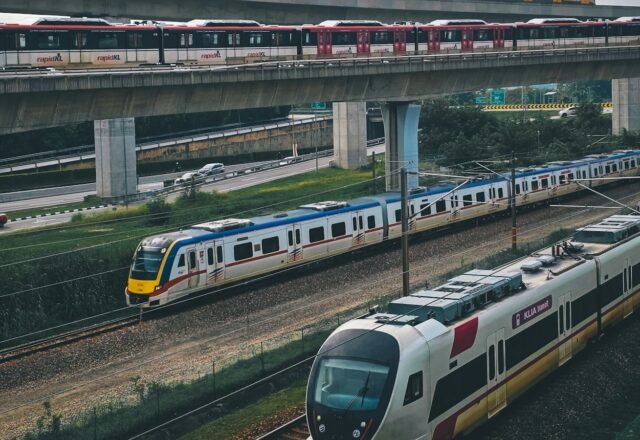 KLIA to Kuala Lumpur City: Train, Bus, Grab & Taxi (2026)