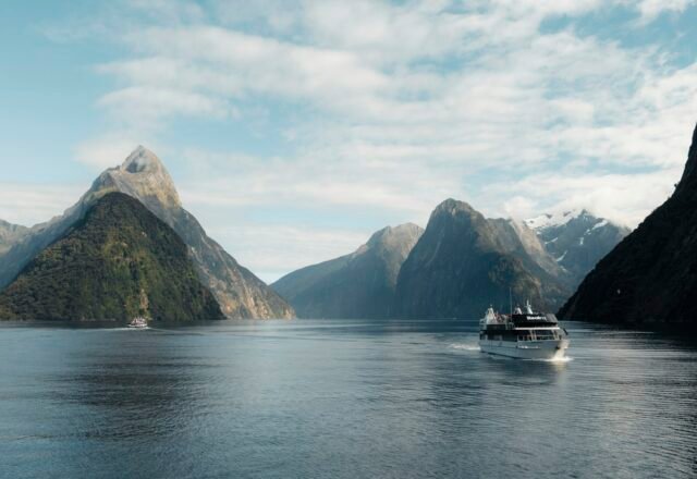 Milford Sound Day Trip from Queenstown: Coach, Cruise or Fly?