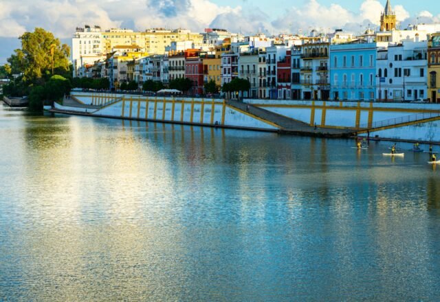 Seville Airport to the City Centre: Bus, Taxi & Uber (2026)