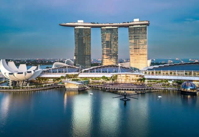 Singapore Travel Guide 2026: Sights, Areas, Transport & Tips