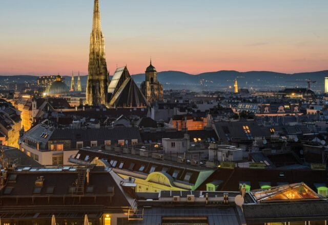 Vienna Travel Guide 2026: Palaces, Areas, Transport & Tips