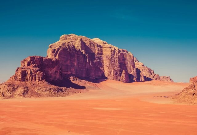 Wadi Rum guide: jeep tours, camps and how to get there (2026)